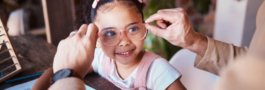 quand-les-copains-influencent-le-choix-de-lunettes-comprendre-la-pression-sociale-a-l-ecole